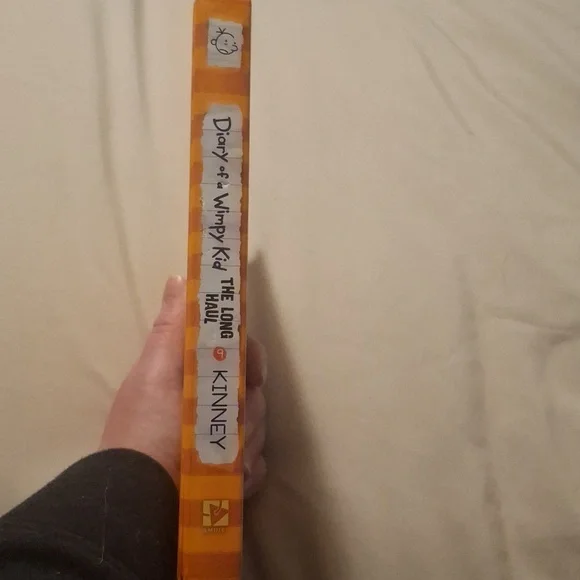 Jeff Kinney Diary Of A Wimpy Kid Book 9 "The Long Haul" - Picture 3 of 7